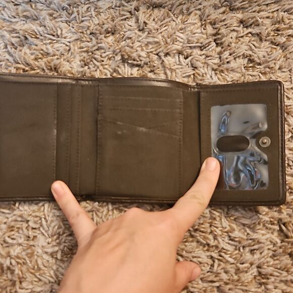 Relic Red Tooled Paisley Leather Trifold Wallet | Excellent Condition - Picture 4 of 5